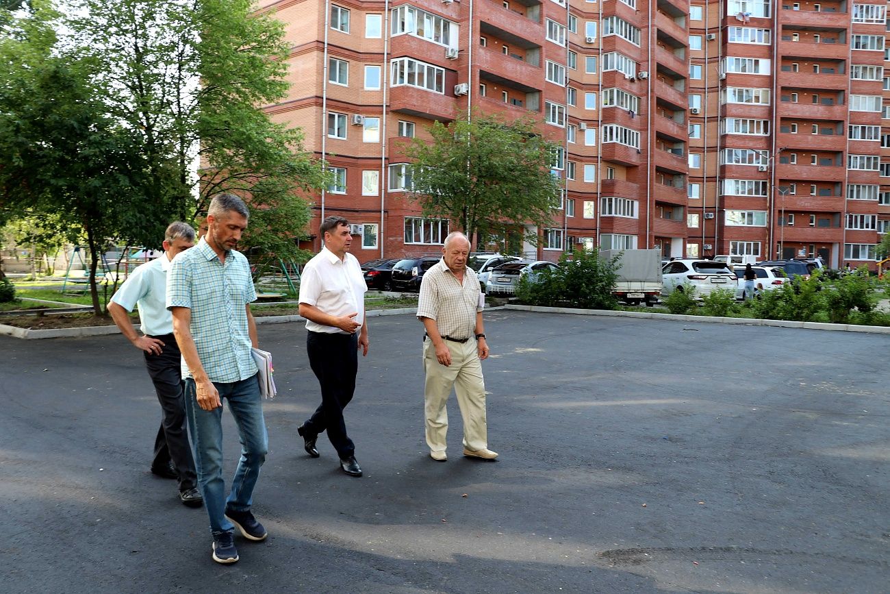 В Уссурийске продолжается приемка благоустроенных дворов | 26.07.2023 |  Уссурийск - БезФормата